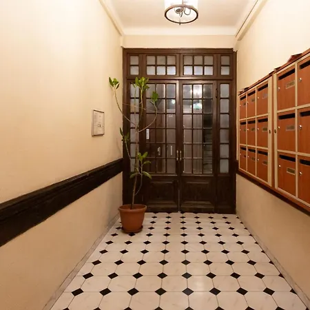 Διαμέρισμα Gioffredo Furnished Flat *